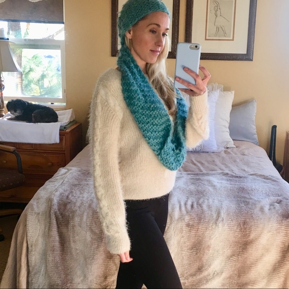 Homemade chunky knitted scarf - Picture 4 of 6